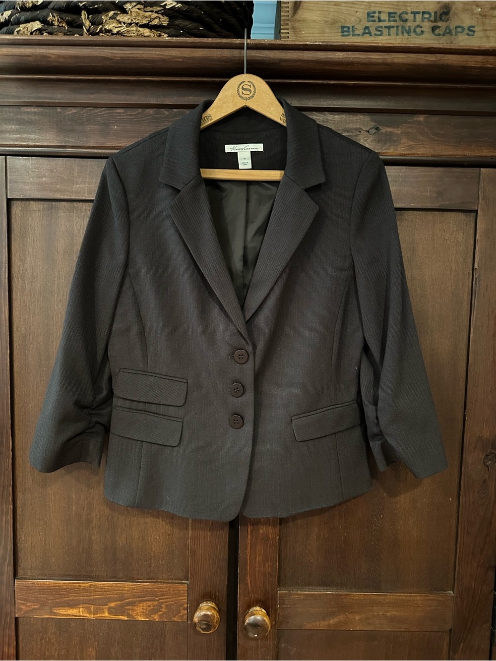 Kenneth Cole • women’s lined suit blazer • jacket • scrunch sleeves